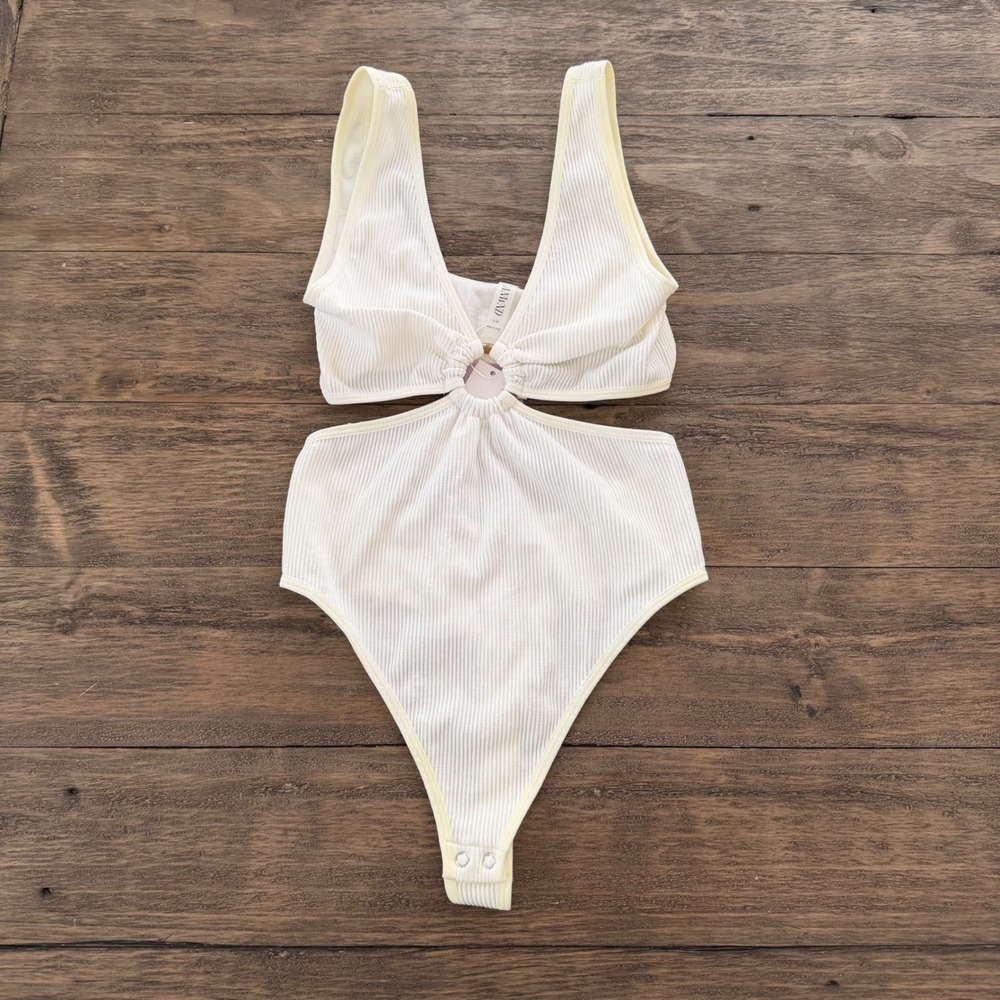ANWND Ribbed Cutout O-Ring Bodysuit Cream Ivory V-Neck AT7661 NWT Size S/M